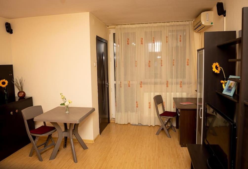 Garsoniera Linistita Zona Vitan Bucharest Exterior photo